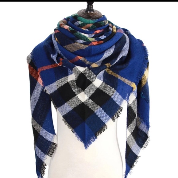 Plaid Triangle Scarf - Picture 4 of 5